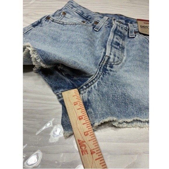 Levi's Women’s Premium 501° High Rise  Denim Shorts NWT Size 26 - Picture 5 of 8